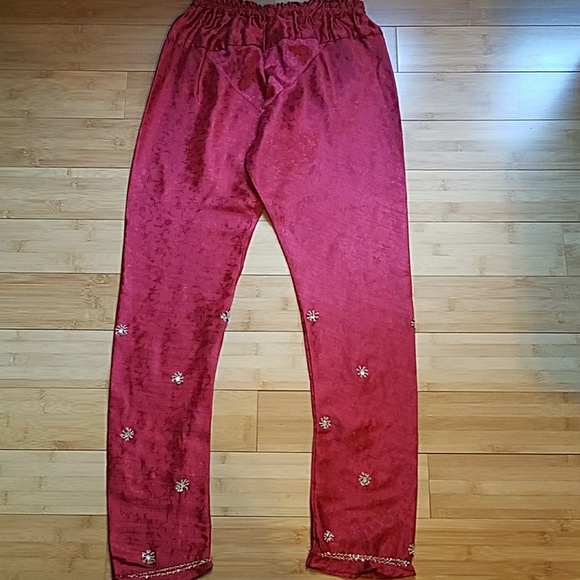 Red Indian wear - Picture 5 of 8